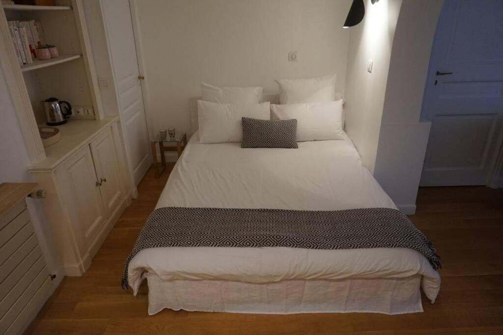 ルヴァロワ＝ペレLe Calme A 2 Pas De Parisアパートメント エクステリア 写真